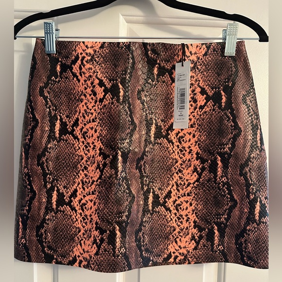 Alice and Olivia - Picture 2 of 3